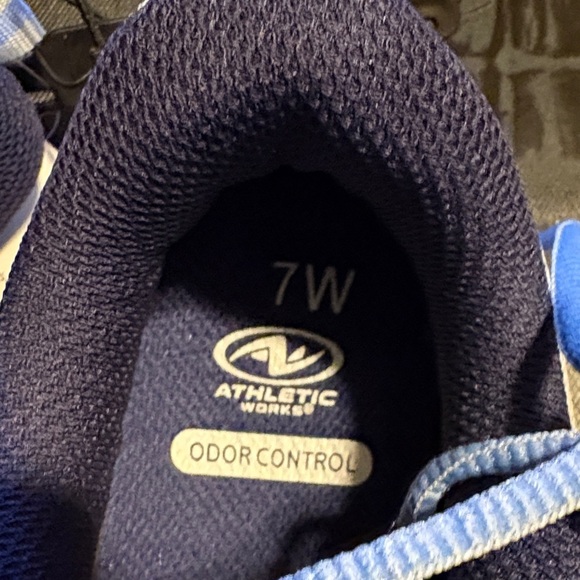 Athletic Works White and Blue Wide Sneakers Size 7 - Picture 7 of 8